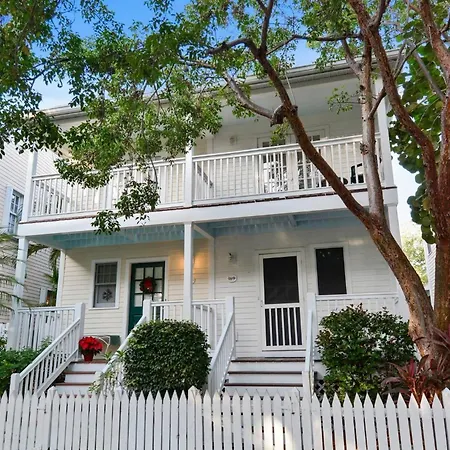 Paradise Retreat: Extended Stay with Pool